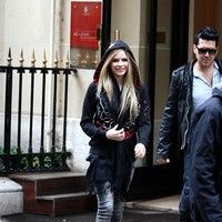 Avril Lavigne is all smiles as she leaves her Paris hotel photos | Picture 77888